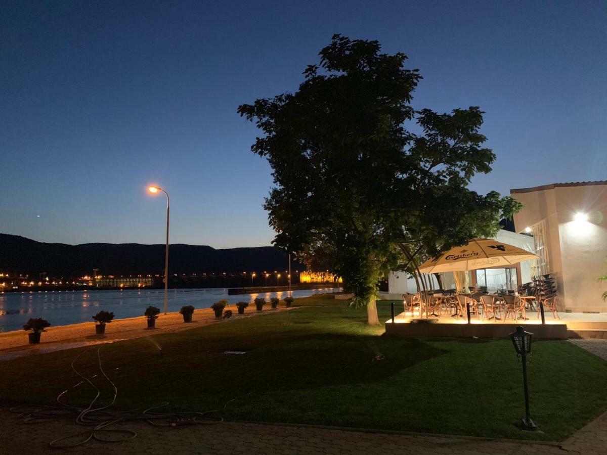 Riviera By Queens Hotel And Resort Gura Vaii Экстерьер фото