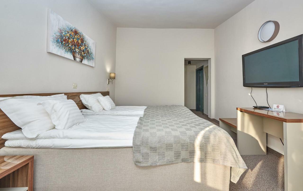 Riviera By Queens Hotel And Resort Gura Vaii Экстерьер фото